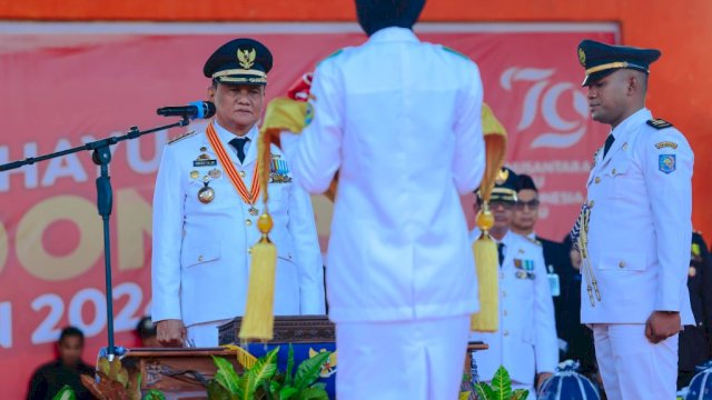 Upacara Penurunan Bendera Merah Putih Di Kabupaten Barru Berlangsung Khidmat