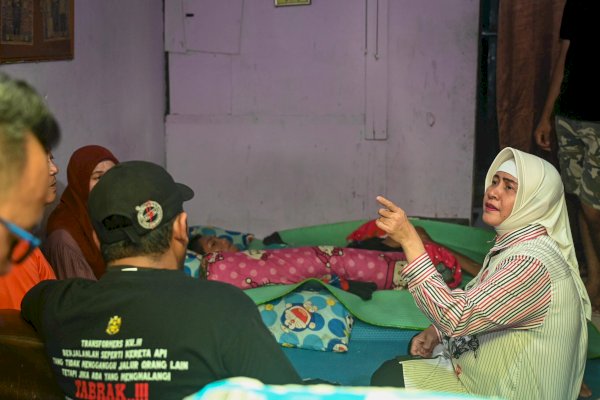 Indira Yusuf Ismail Beri Bantuan dan Dukungan Penderita Lumpuh Layu dan Hidrosefalus di Banta-bantaeng