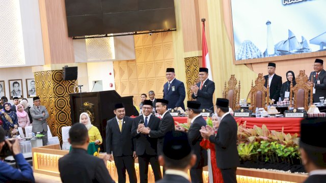 Sumpah Jabatan Anggota DPRD Makassar.