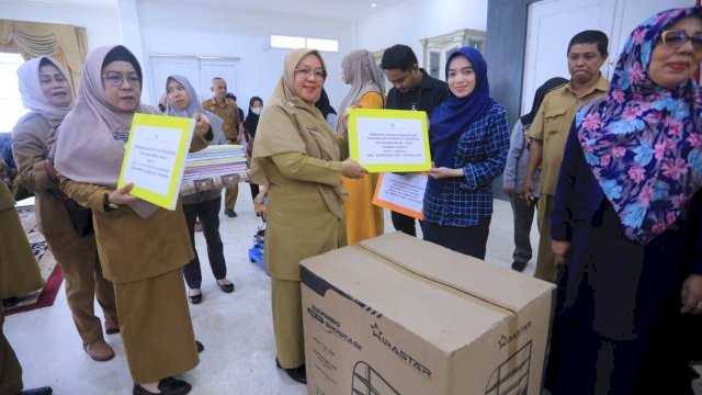 Pemkab Pangkep Salurkan Bantuan untuk IKM dan UMKM.