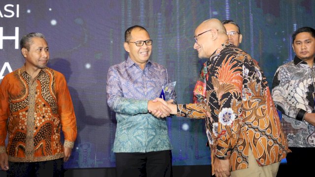 Danny Pomanto Raih Penghargaan Pariwisata dan Pelestarian Budaya pada Apresiasi Tokoh 2024.