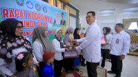 Bupati Pangkep Yusran Serahkan Hadiah Juara Gebyar PAUD