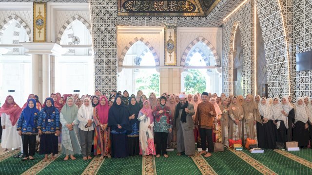 Indira Yusuf Ismail Serukan Penguatan Keimanan di Kota Makassar.