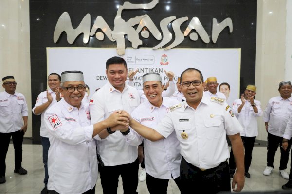 Danny Pomanto Kukuhkan Tim Pengembangan Program dan Tim SIBAT PMI Kota Makassar 2024-2029