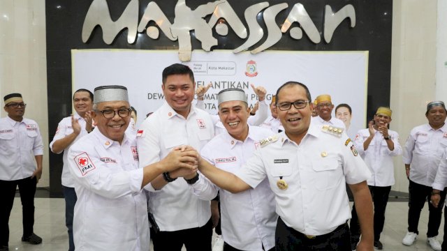 Danny Pomanto Kukuhkan Tim Pengembangan Program dan Tim SIBAT PMI Kota Makassar 2024-2029.