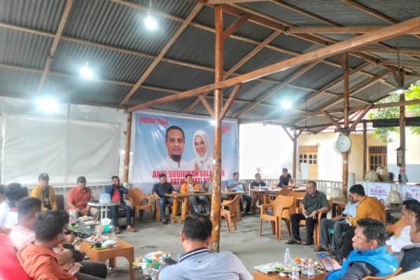 Petinggi Partai Politik, Relawan, dan Tokoh Masyarakat Bulukumba Pendukung Andalan Hati Gelar Rapat Internal.