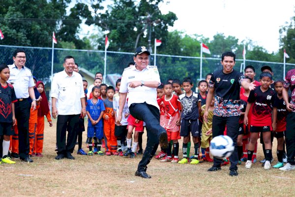 Bupati Barru Suardi Saleh Resmikan School Mini Soccer: Semoga Lahirkan Pemain Profesional