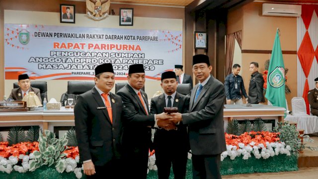 Pelantikan yang berlangsung pada 2 September 2024 tersebut dihadiri oleh berbagai tokoh penting dan disambut dengan penuh khidmat.