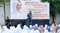 Tabligh Akbar di Pinrang, Fatmawati Dapat Apresiasi Alumni Program Melek Al-Qur&#8217;an