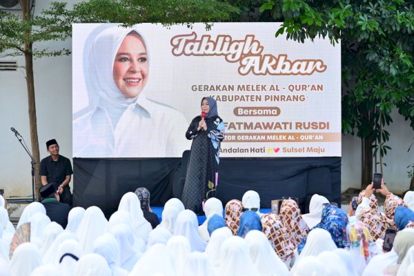 Tabligh Akbar di Pinrang, Fatmawati Dapat Apresiasi Alumni Program Melek Al-Qur’an