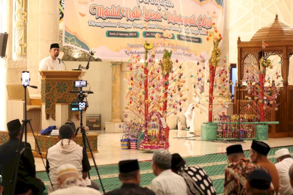 Pjs Wali Kota Makassar Buka Peringatan Maulid Nabi dan Kukuhkan Pengurus Remaja Masjid Raya