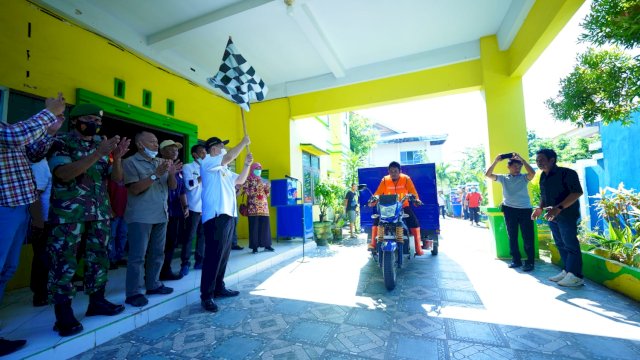 Bupati Pangkep Yusran Launching Motor Pengangkut Sampah Kelurahan.