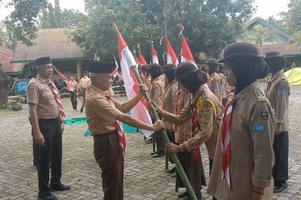 Wabup Pangkep Syahban Sammana Pimpin Upacara Pelantikan Pramuka di SMK 1 Pangkep