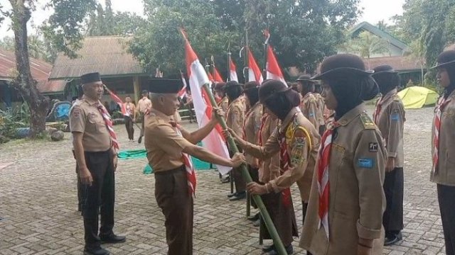 Wabup Pangkep Syahban Sammana Pimpin Upacara Pelantikan Pramuka di SMK 1 Pangkep