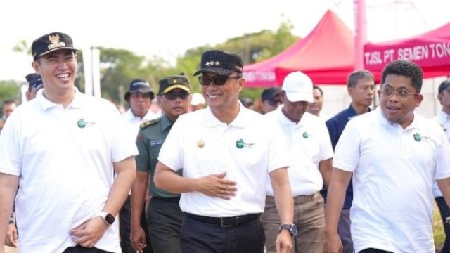 Pj Gubernur Sulsel Bersama Bupati Pangkep Gelar Tanam Pohon