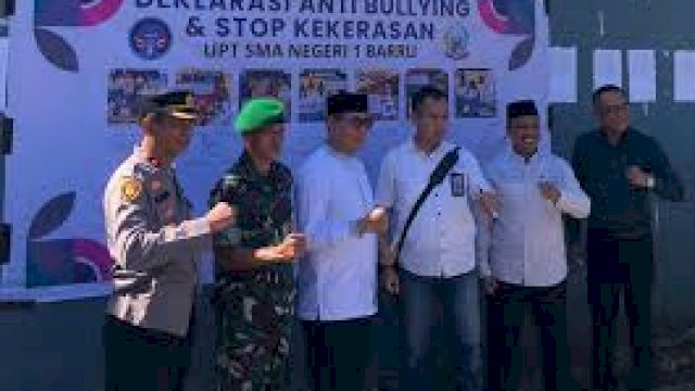 Deklarasi Anti Kekerasan dan Bullying Sebagai Tahap MPLS di SMAN 1 Barru