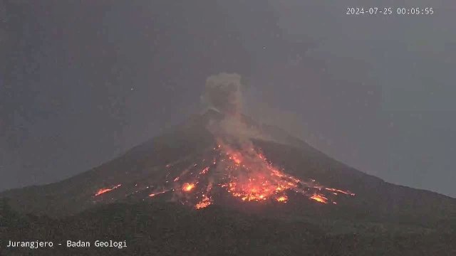 Gunung Merapi Muntahkan Awan Panas 1,1 Km.(F-INT)