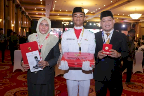 Wakil Bupati Maros Terima Langsung Duplikat Bendera Pusaka dari BPIP