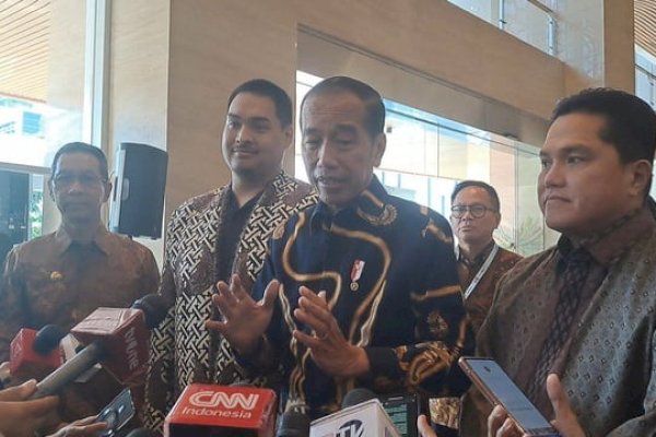 Soal Kisruh Kepemimpinan Kadin, Jokowi: Jangan Bola Panasnya Disorong ke Saya!