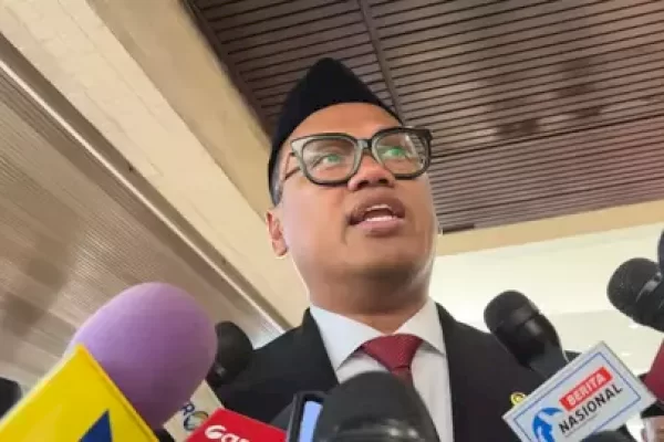 Uya Kuya Sebut Artis Inisial S Tak Pantas Duduk di DPR, Siapa Dia?