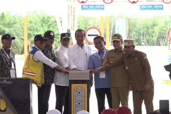 Jelang Lengser, Jokowi Resmikan 2 Ruas Tol Trans Sumatera Rp 11,92 T