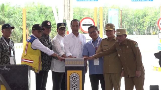 Jokowi Resmikan 2 Ruas Tol Trans Sumatera.(F-INT)