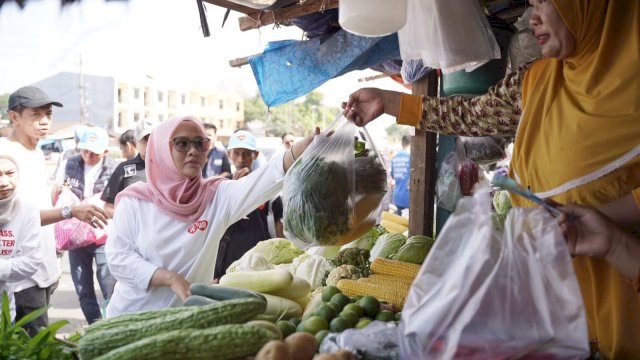 Blusukan di Mandai, Rezki Lutfi: Pasar Tradisional Adalah Denyut Nadi Perekonomian Rakyat