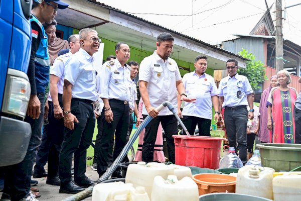 Dirut PDAM Beni Iskandar Dampingi Pjs Wali Kota Makassar Kunjungi Daerah Terdampak Krisis Air