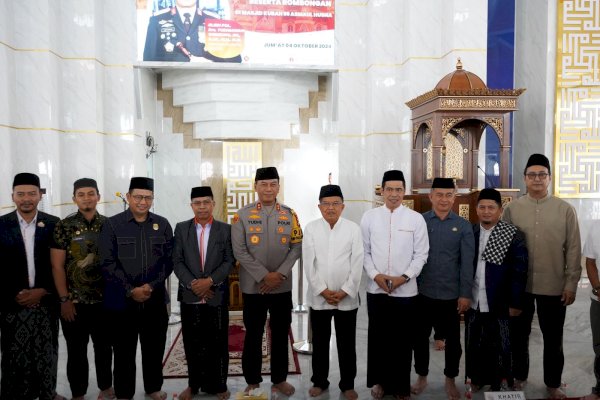 Disaksikan Ketum DMI Jusuf Kalla, Yayasan Hadji Kalla Berikan Bantuan Masjid Kubah 99 Asmaul Husna Makassar