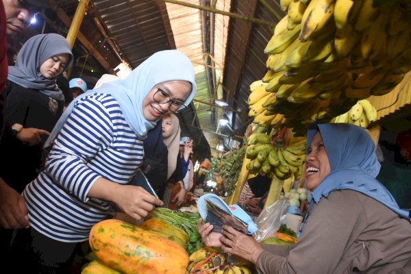 Seto-Rezki Berbaur dengan Warga di Car Free Day, Lanjut Blusukan di Pasar Kalukuang Dengar Aspirasi