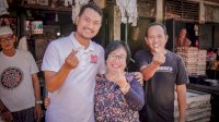 Sebelum Blusukan di Pasar Hartaco, Seto Sempatkan Ngopi Bareng Masyarakat di Warkop Tuan Guru