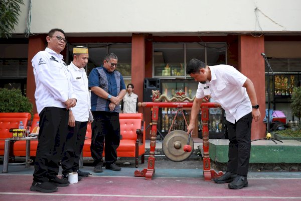 Pjs Wali Kota Arwin Azis Buka Lomba Tata Upacara dan Baris-berbaris Antar Siswa-siswi SMA se-Makassar