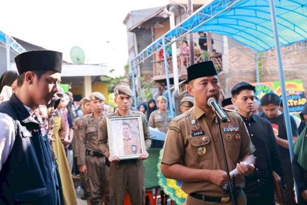 Pjs Wali Kota Arwin Azis Pimpin Upacara Pelepasan Jenazah Kepala UPTD PPA Makassar Muslimin Hasbullah