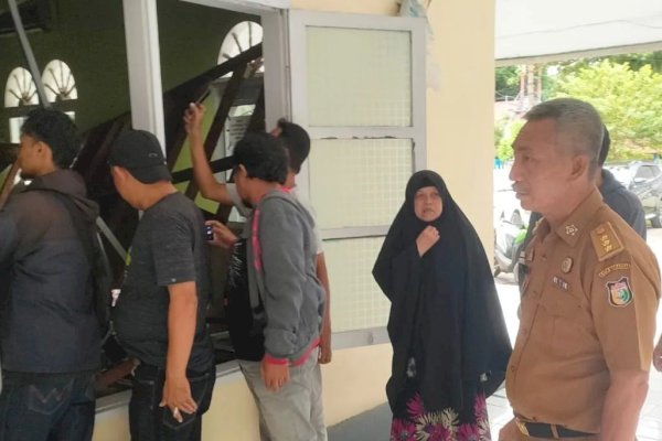 Respon Cepat, Camat Nimrod Turun Langsung Cek Kondisi Masjid Nurul Bahari