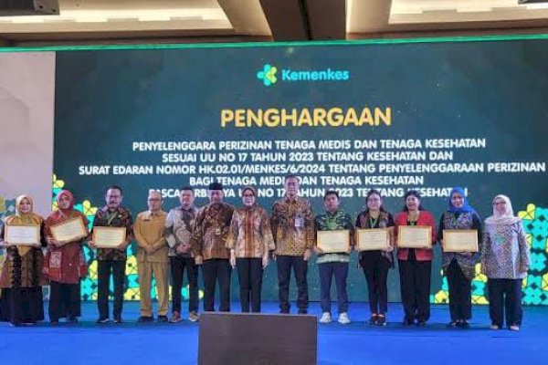 Mantap, DPMPTSP Makassar Raih Penghargaan Kemenkes