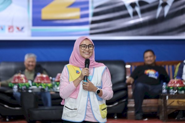 Debat Perdana Pilkada Pinrang, Azizah Irma Yakin Irwan-Sudirman Jawab Pertanyaan Panelis dengan Maksimal