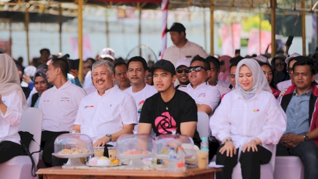 Irwan-Sudirman Kamoanye Bareng Ketum PSI Kaesang Pangarep dan Fatmawati Rusdi.