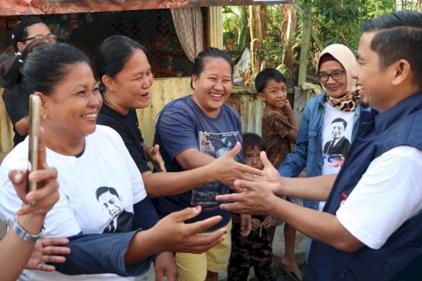 Blusukan di Bukit Indah, Tasming-Hermanto Disambut dengan Senyuman hingga Pelukan