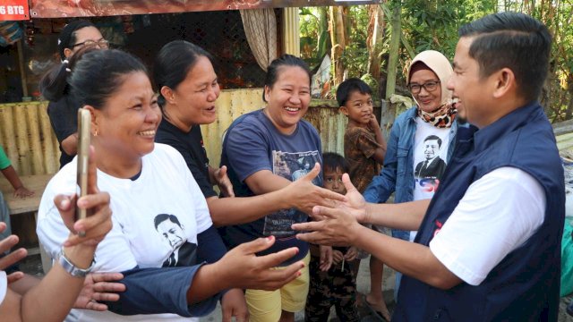 Blusukan di Bukit Indah, Tasming-Hermanto Disambut dengan Senyuman hingga Pelukan