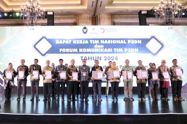 Pemkot Makassar Raih Penghargaan Kementerian Perindustrian atas Dukungan Produk TKDN