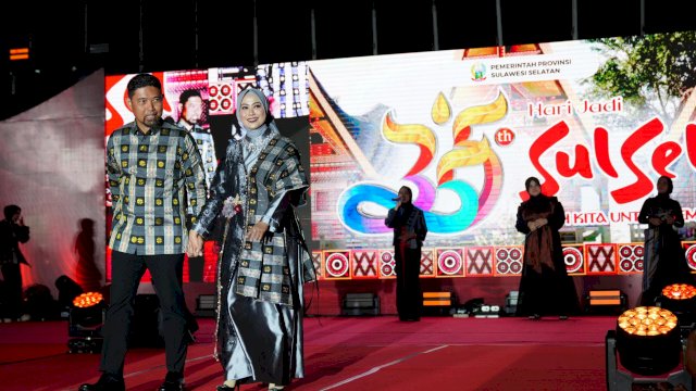 Pjs Wali Kota Makassar Meriahkan Fashion Show.