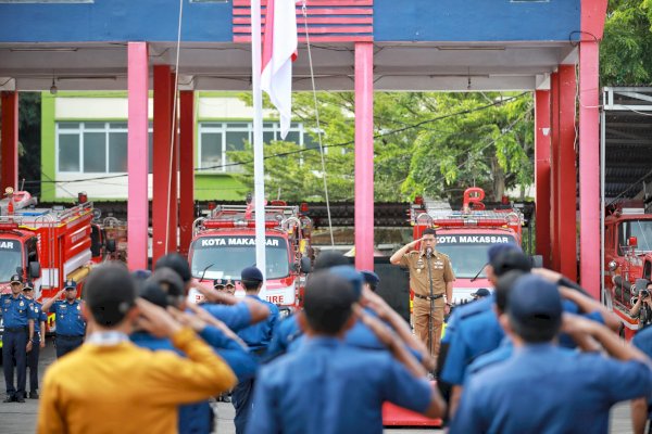 Pjs Wali Kota Makassar Arwin Azis Jadi Pembina Apel Pagi di Dinas Damkar: Tegaskan Pentingnya Kesiapsiagaan