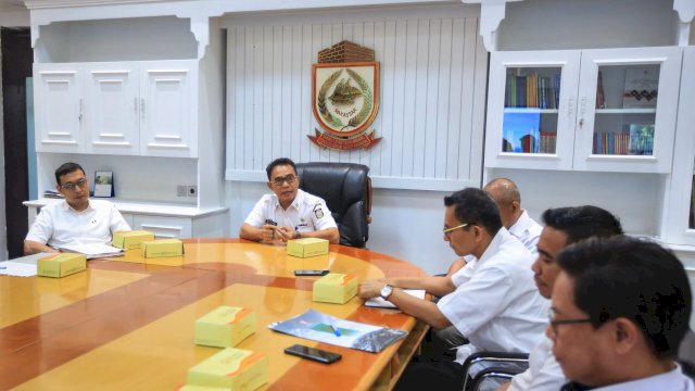 Pj Sekda Irwan Adnan Pimpin Rapat Bersama TPAD Pemkot Makassar.