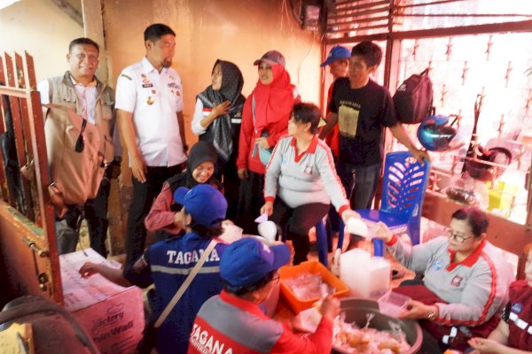 Pjs Wali Kota Arwin Azis Kunjungi Lokasi Kebakaran di Bontoala, Pastikan Bantuan Logistik bagi Warga Terdampak