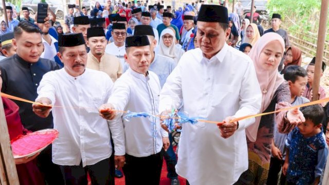 Gerakan Cinta Masjid, Bupati Barru Bersama Ketua TP PKK Resmikan Masjid Baburrahman di Gattareng 