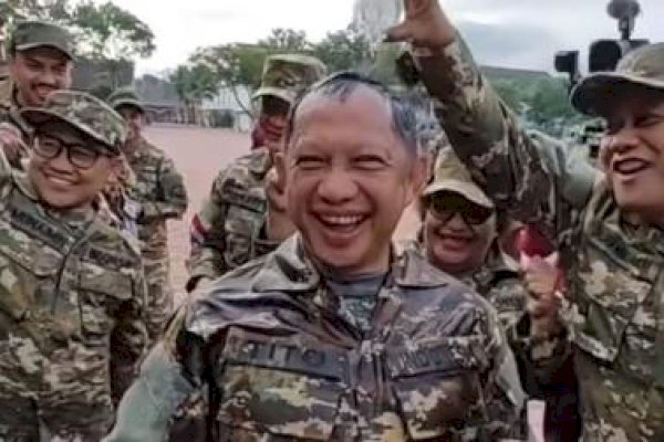 Mendagri Tito Karnavian Disiram Air di Sela-sela Retreat Kabinet Merah Putih di Magelang