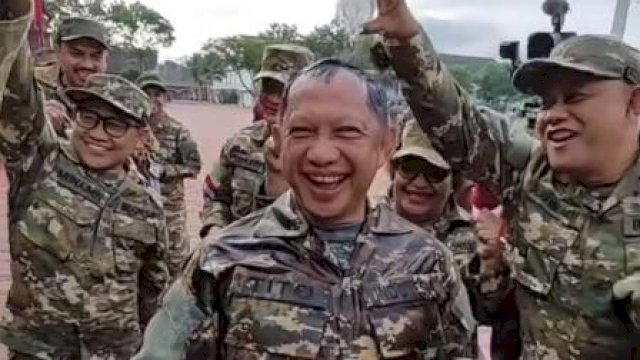 Mendagri Tito Karnavian Disiram Air di Sela-sela Retreat Kabinet Merah Putih di Magelang.(F-INT)