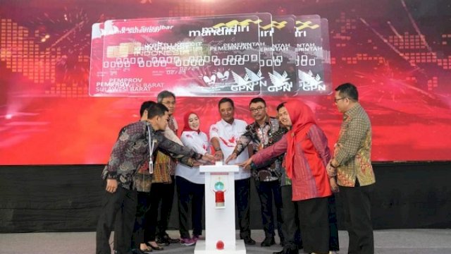 Guna Menyamakan Persepsi, High Level Meeting TP2DD Sulbar Berlangsung di Ballroom Hotel Maleo