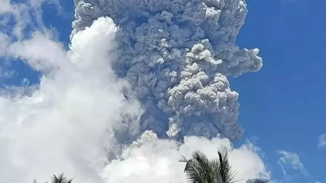 Gunung Ibu di Halmahera Kembali Meletus.(F-INT)