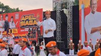 Pakai Baret Oranye, Anies Hadir di Apel Siaga Pramono-Rano, Acungkan 3 Jari-Beri 3 Pesan